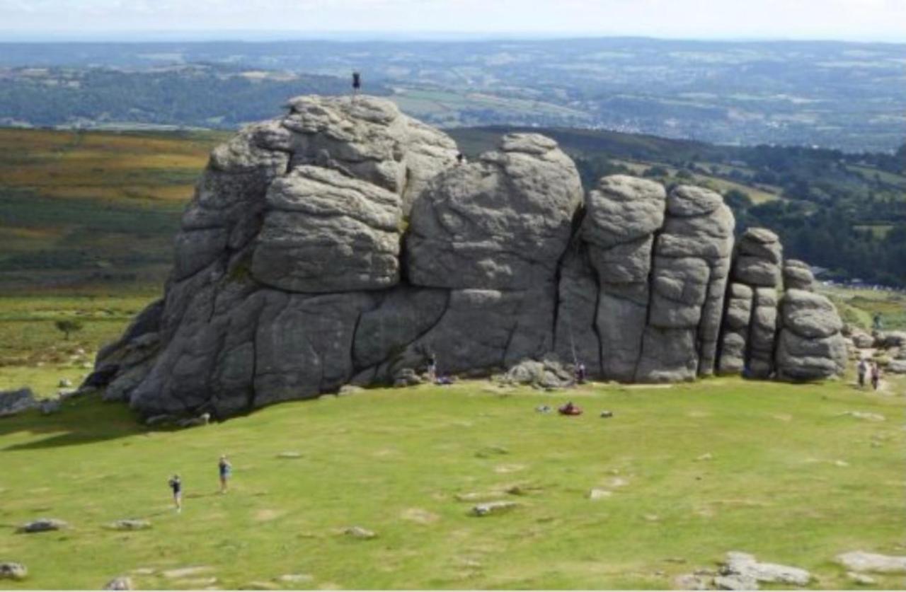 Retro Private Lodge With Hot Tub Nr Dartmoor นิวตันแอบบ็อต ภายนอก รูปภาพ