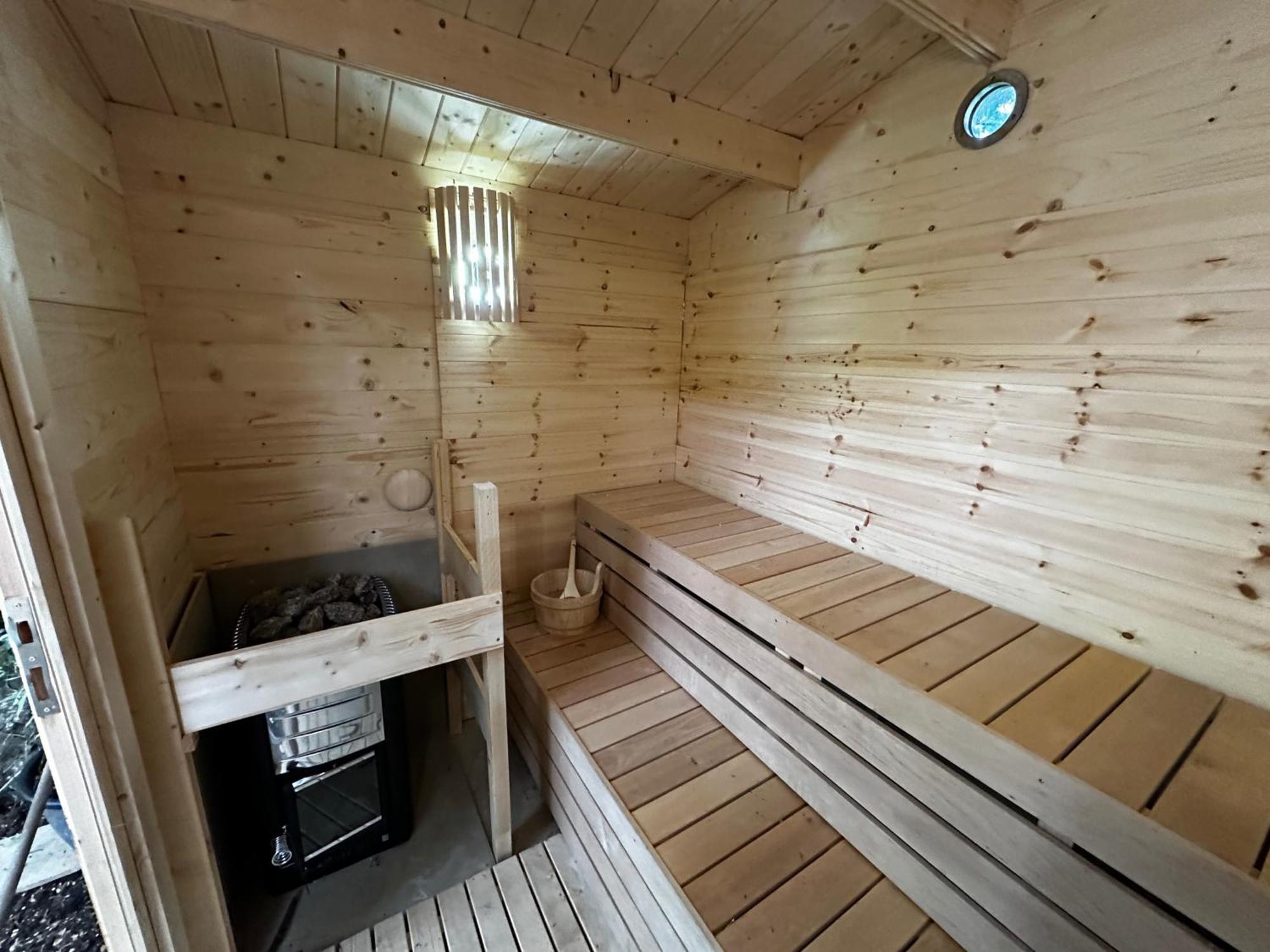 Retro Private Lodge With Hot Tub Nr Dartmoor นิวตันแอบบ็อต ภายนอก รูปภาพ